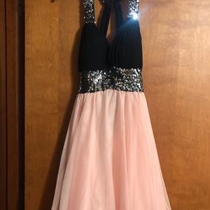 Blondie nites peach/black short formal